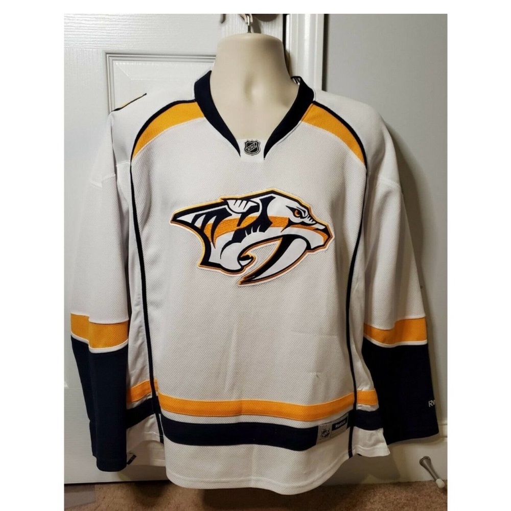 Authentic men’s extra large wore once Reebok Nashville Predator Hockey Jersey
